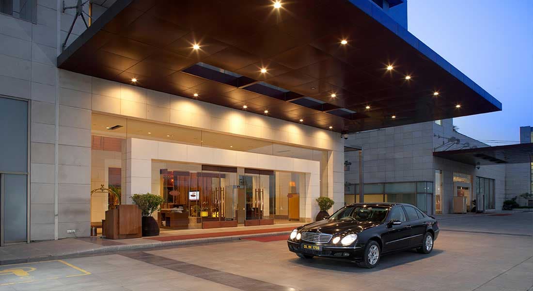Crowne Plaza - Image 3