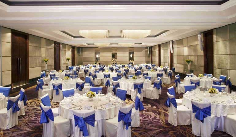Holiday Inn - Image 3