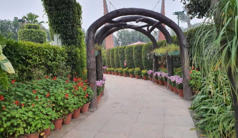 The Executive Club Resort - Image 1
