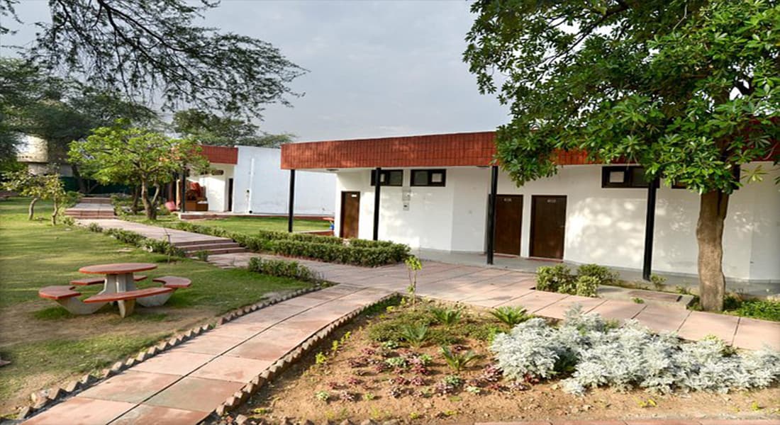 Lake View Huts and Resort - Image 1