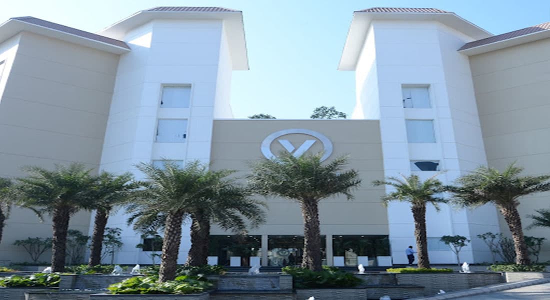 V Clu - Image 1
