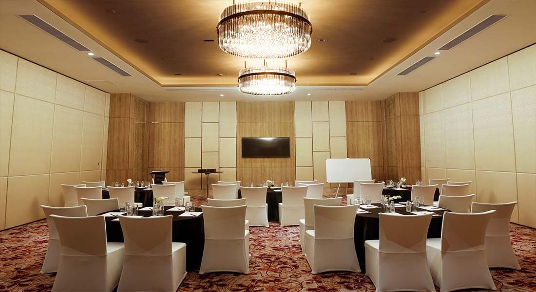 Holiday Inn - Image 3