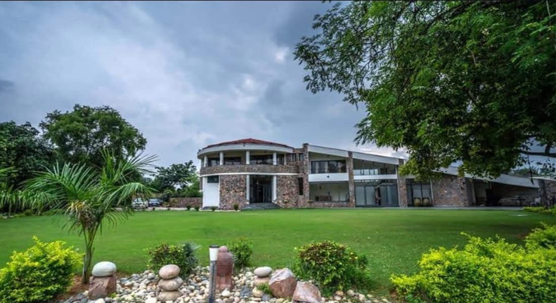 venue-img