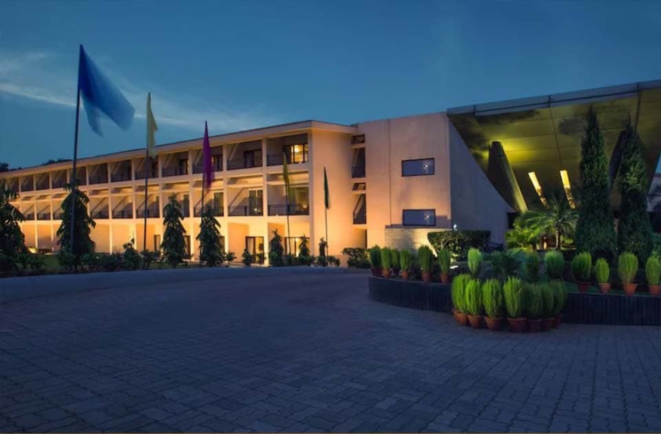 venue-img