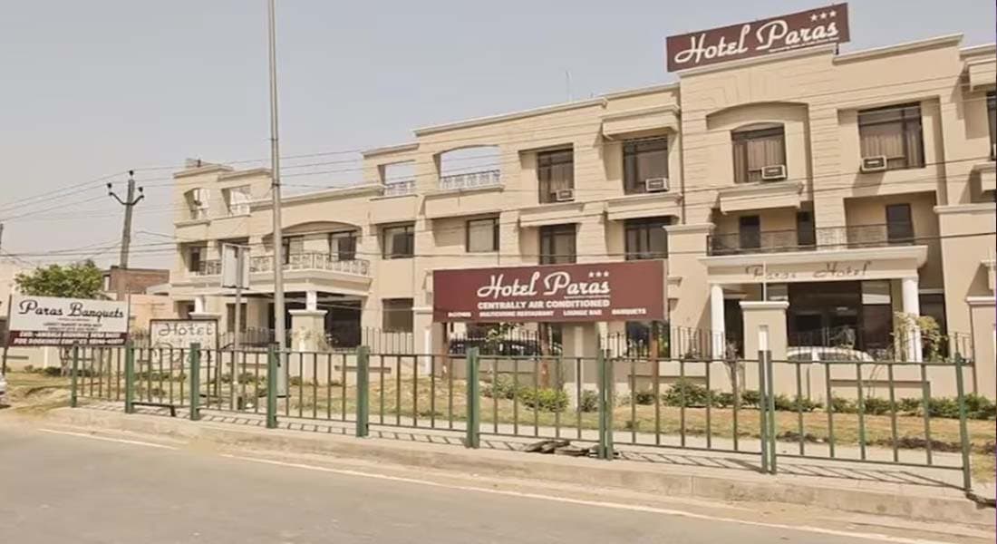 Hotel Paras - Image 1
