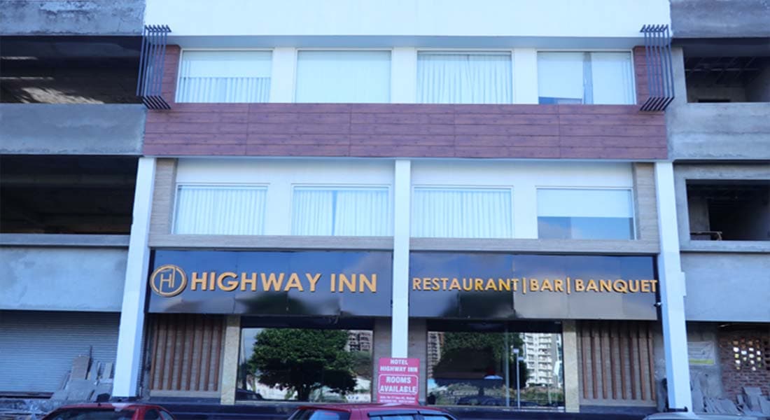 Hotel Highway Inn - Image 1